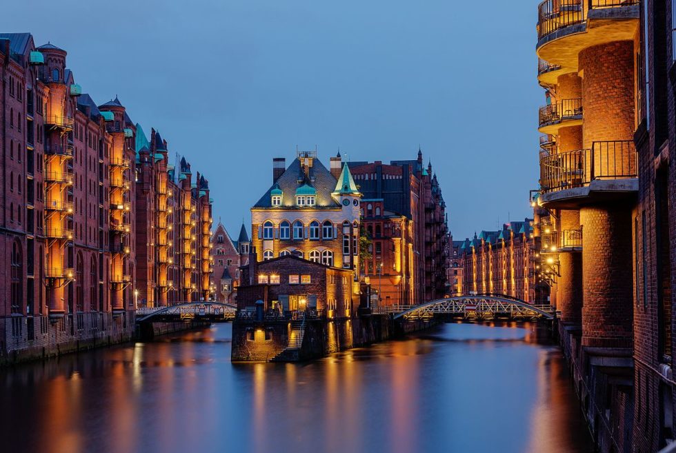 SPEICHERSTADT, photo by Dietmar Rabich